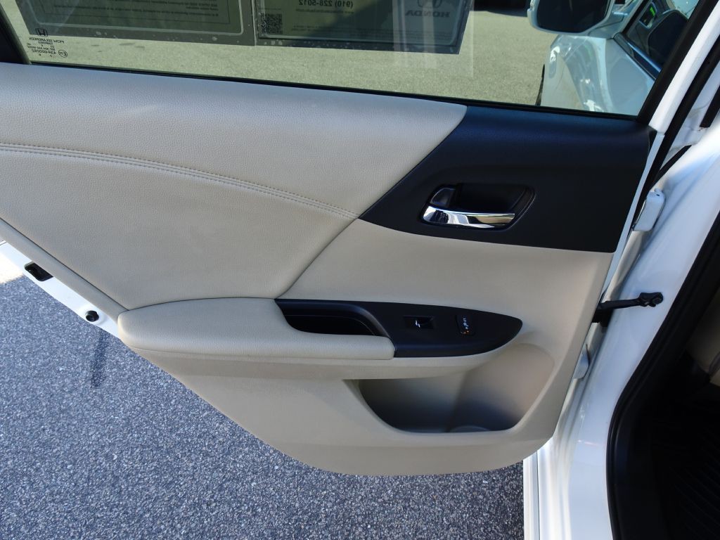 2017 Honda Accord Image 13