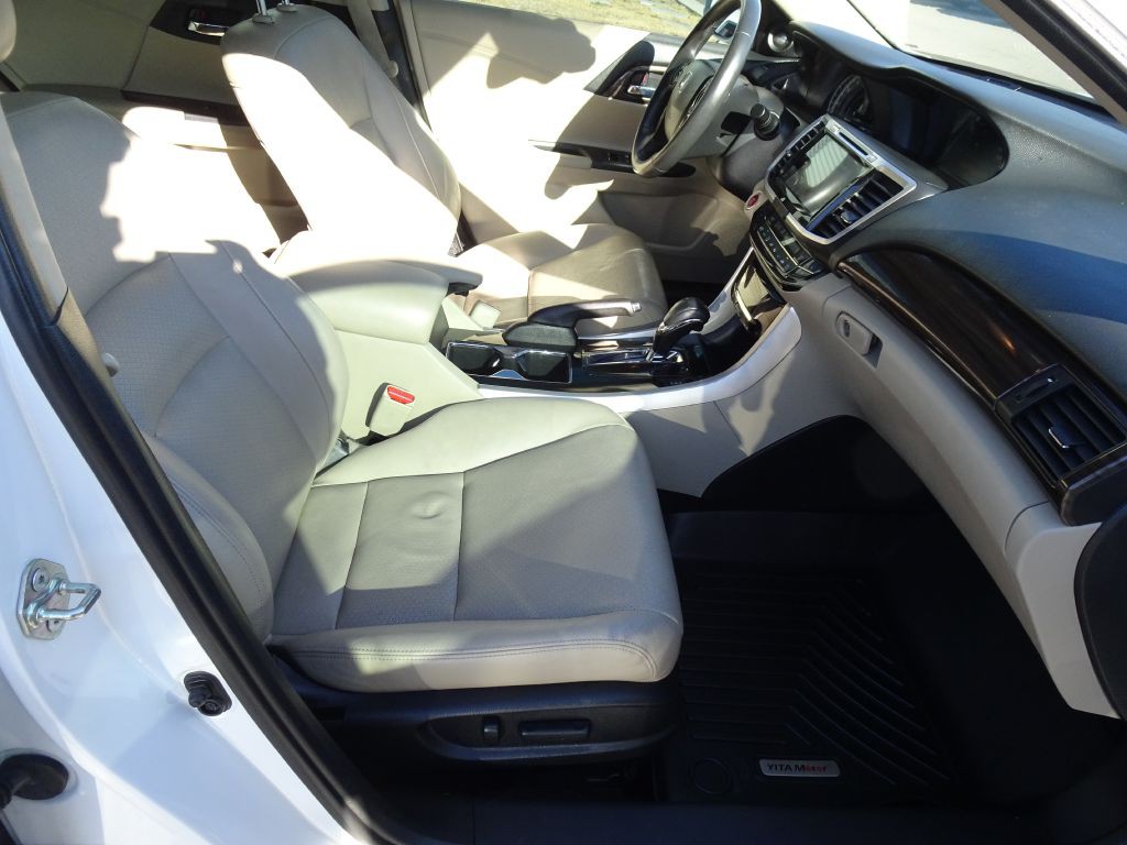 2017 Honda Accord Image 15