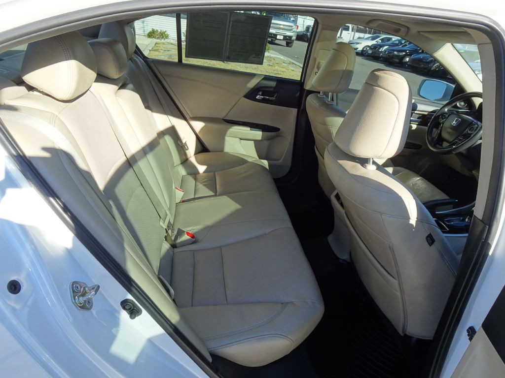 2017 Honda Accord Image 17