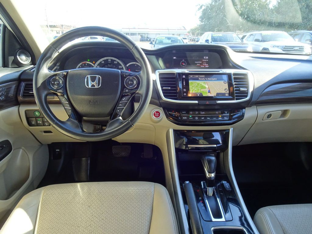 2017 Honda Accord Image 19