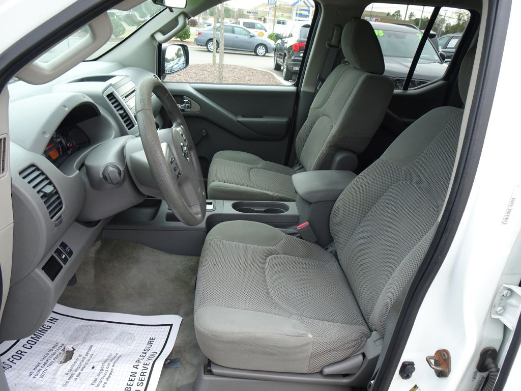 2014 Nissan Frontier Image 9