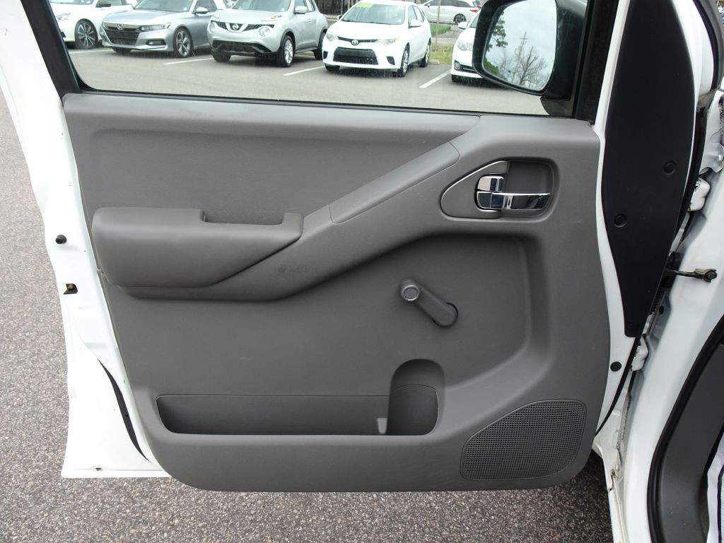 2014 Nissan Frontier Image 11