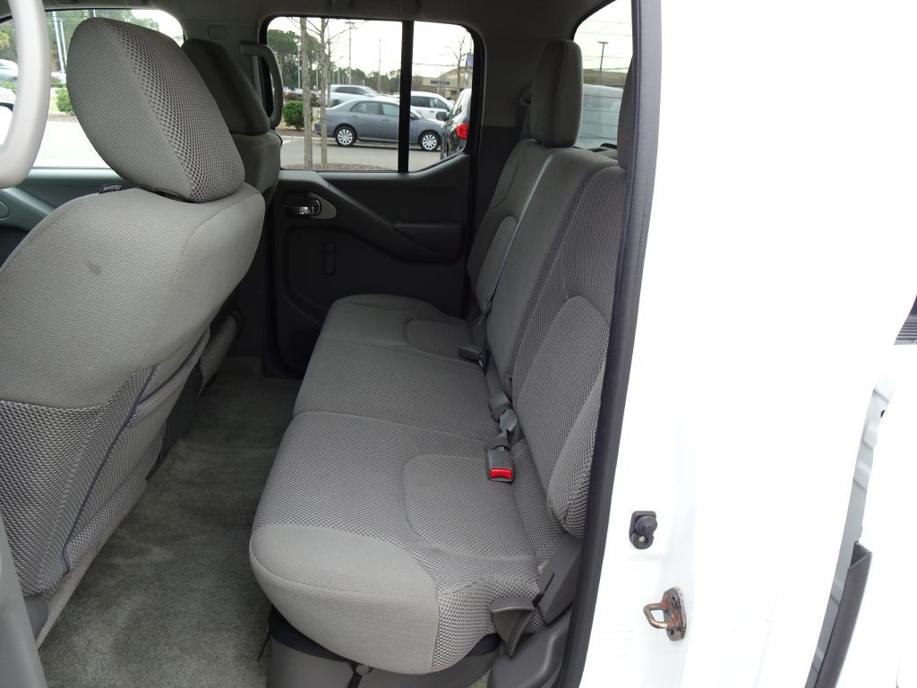 2014 Nissan Frontier Image 12