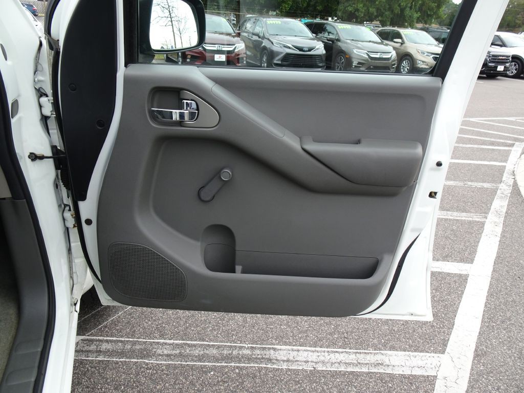 2014 Nissan Frontier Image 15