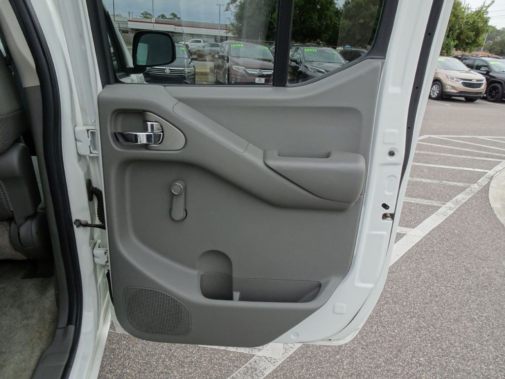 2014 Nissan Frontier Image 17