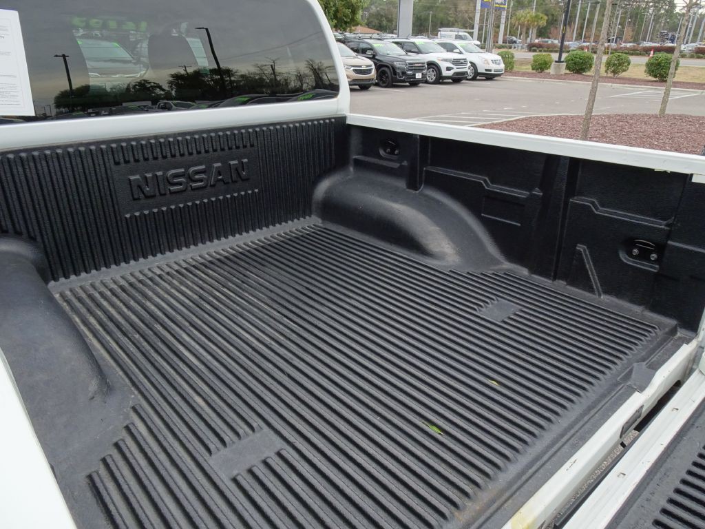 2014 Nissan Frontier Image 24