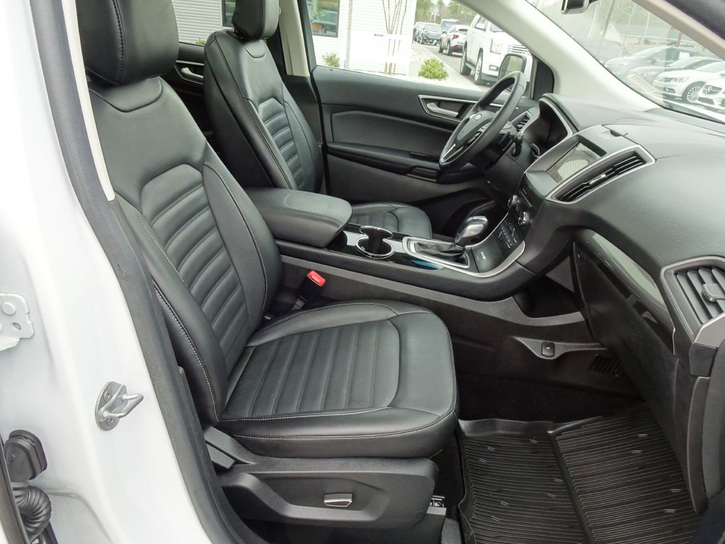 2017 Ford Edge Image 15