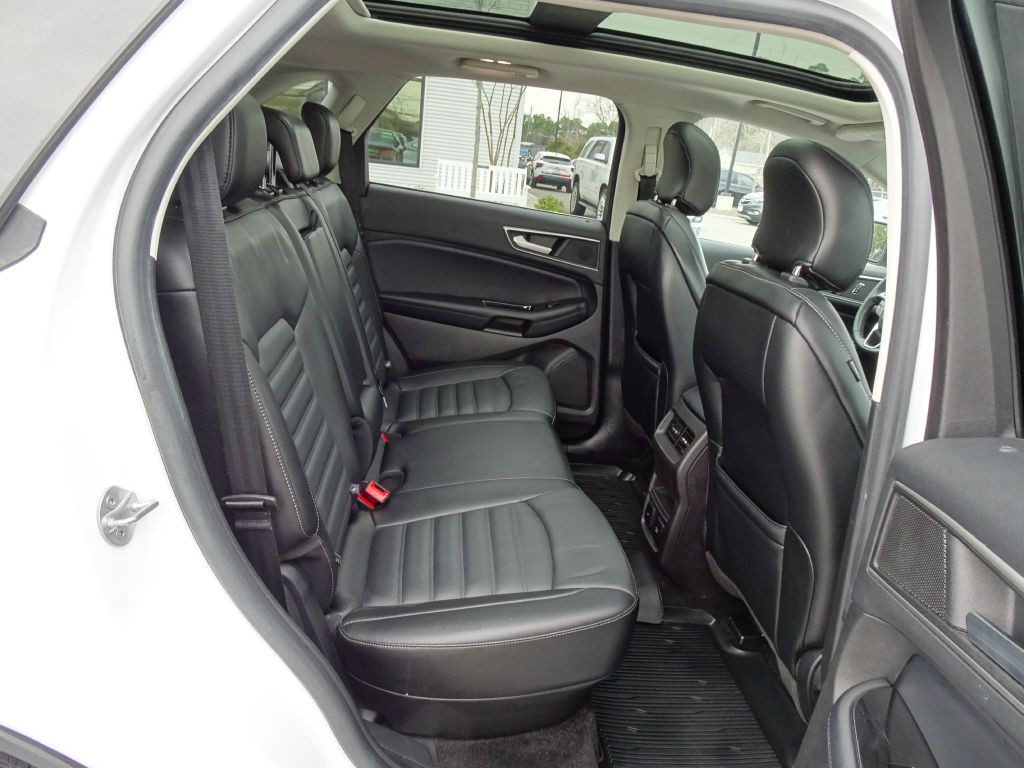 2017 Ford Edge Image 17