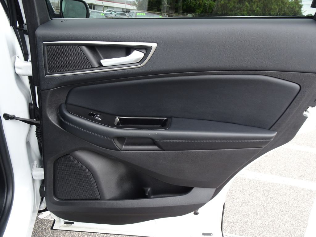 2017 Ford Edge Image 18
