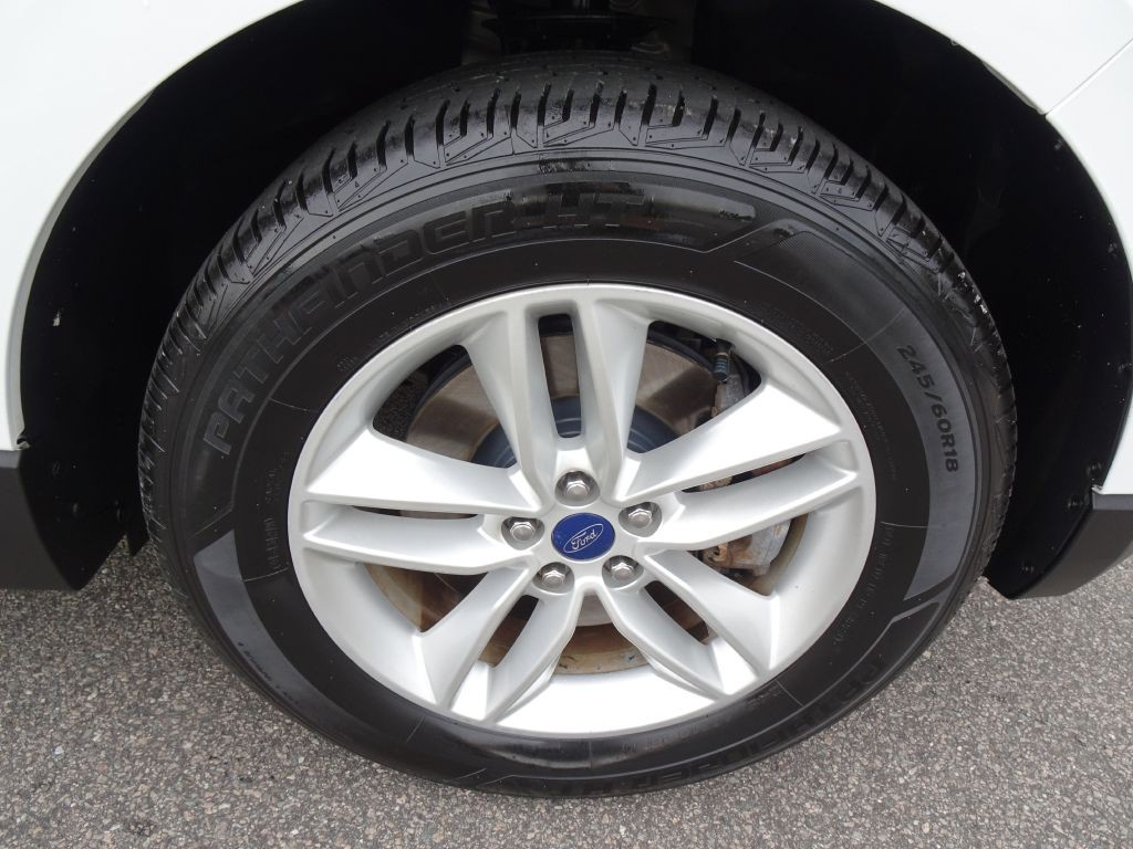 2017 Ford Edge Image 32