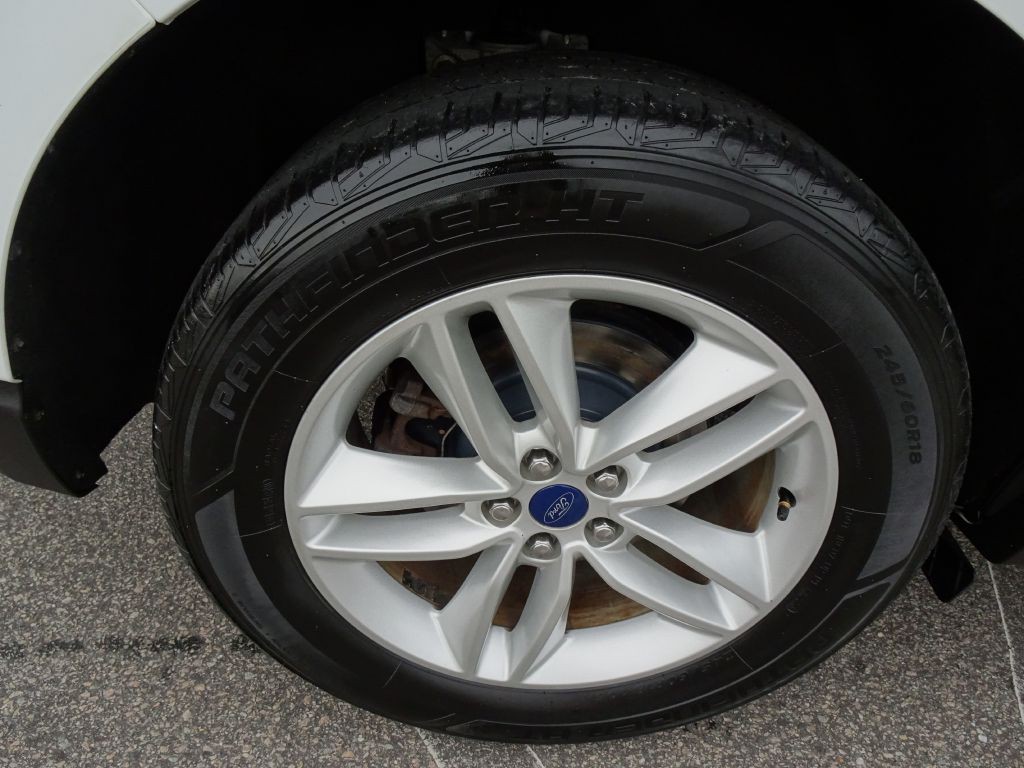 2017 Ford Edge Image 34