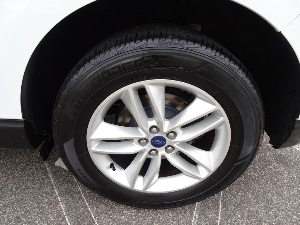2017 Ford Edge Image 36