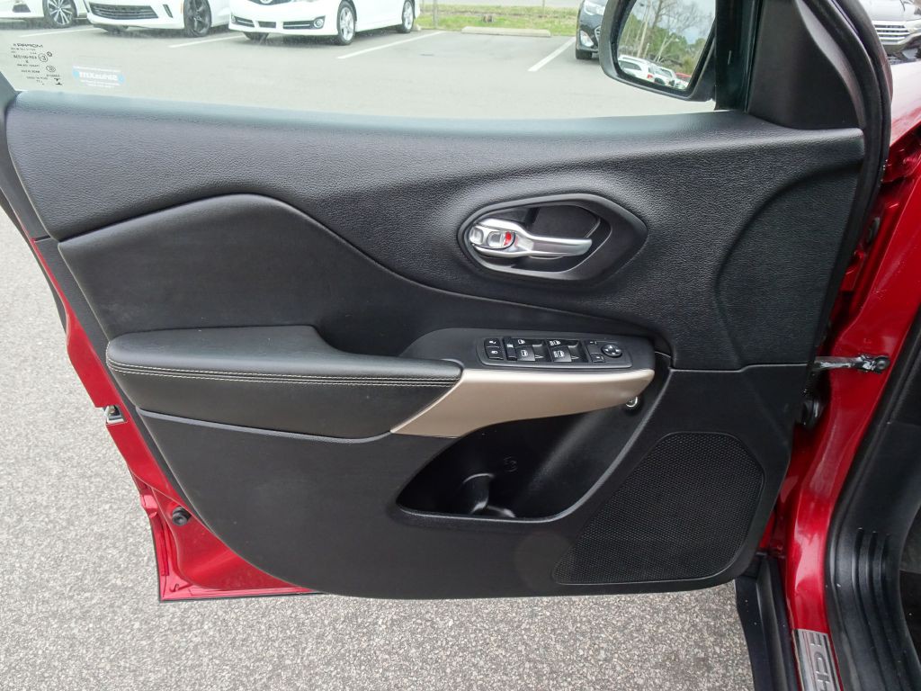 2017 Jeep Cherokee Image 11