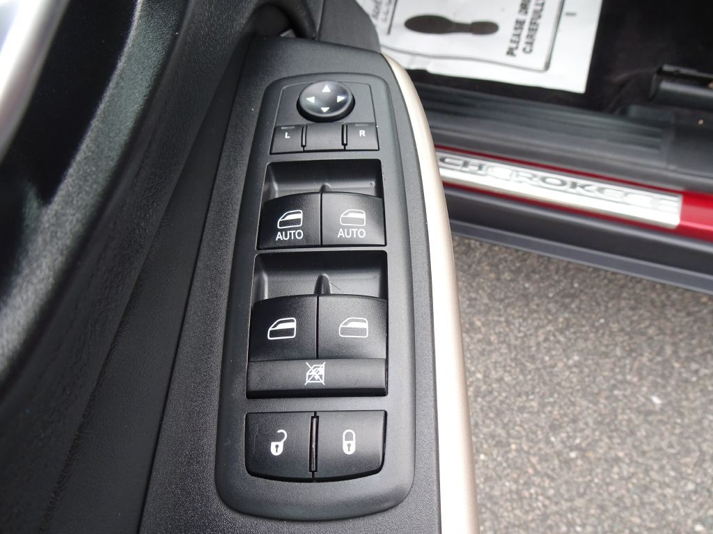 2017 Jeep Cherokee Image 12