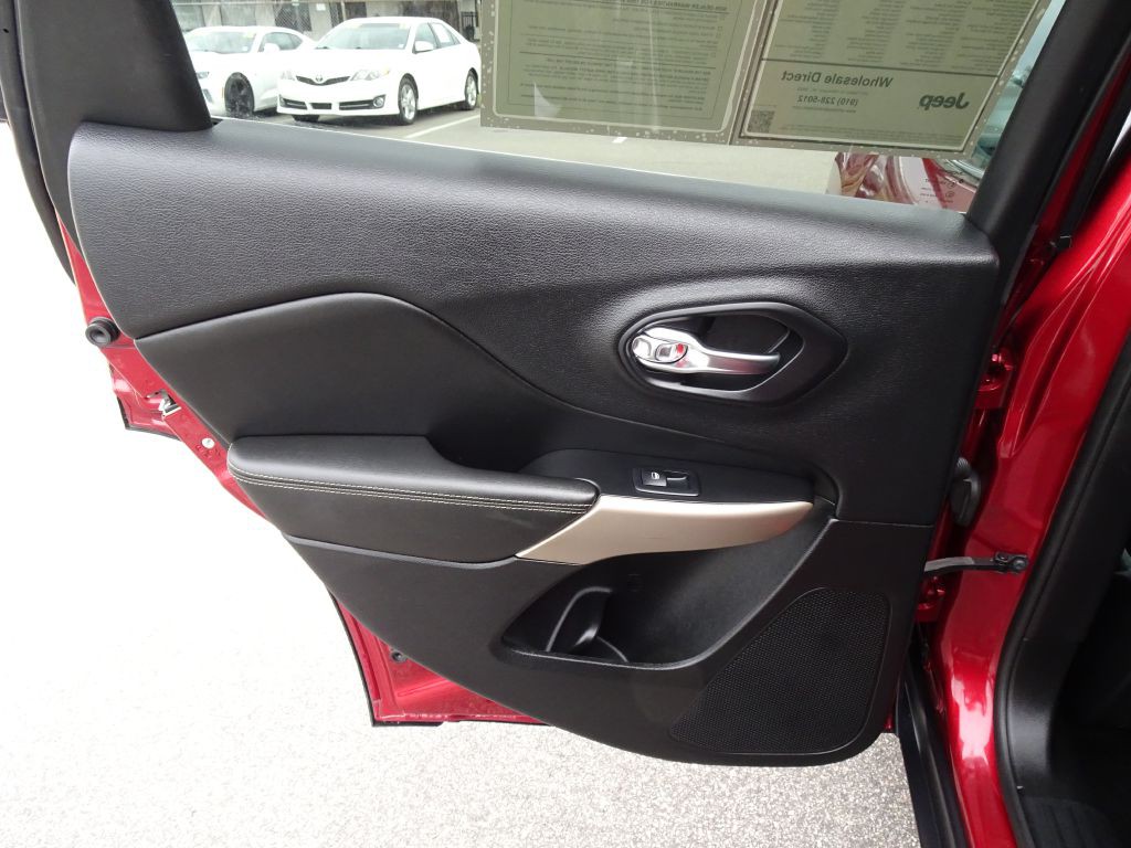 2017 Jeep Cherokee Image 14