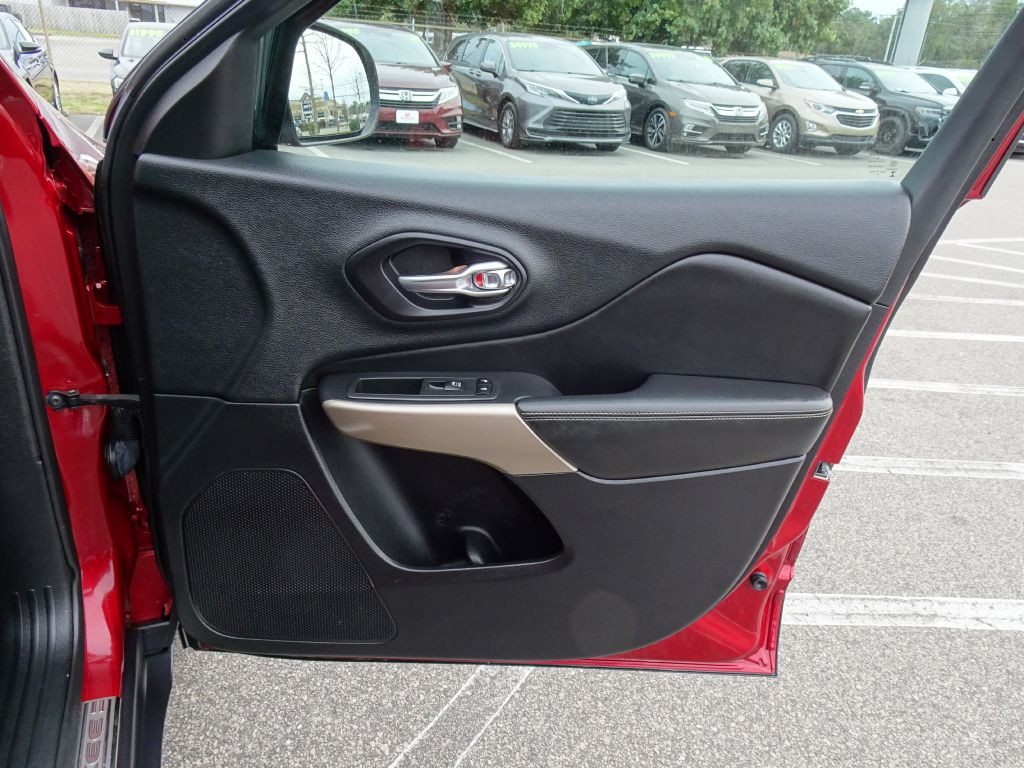 2017 Jeep Cherokee Image 16