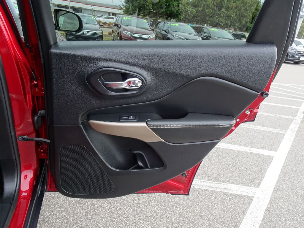 2017 Jeep Cherokee Image 18