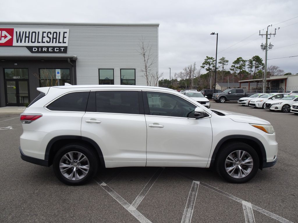 2015 Toyota Highlander Image 2