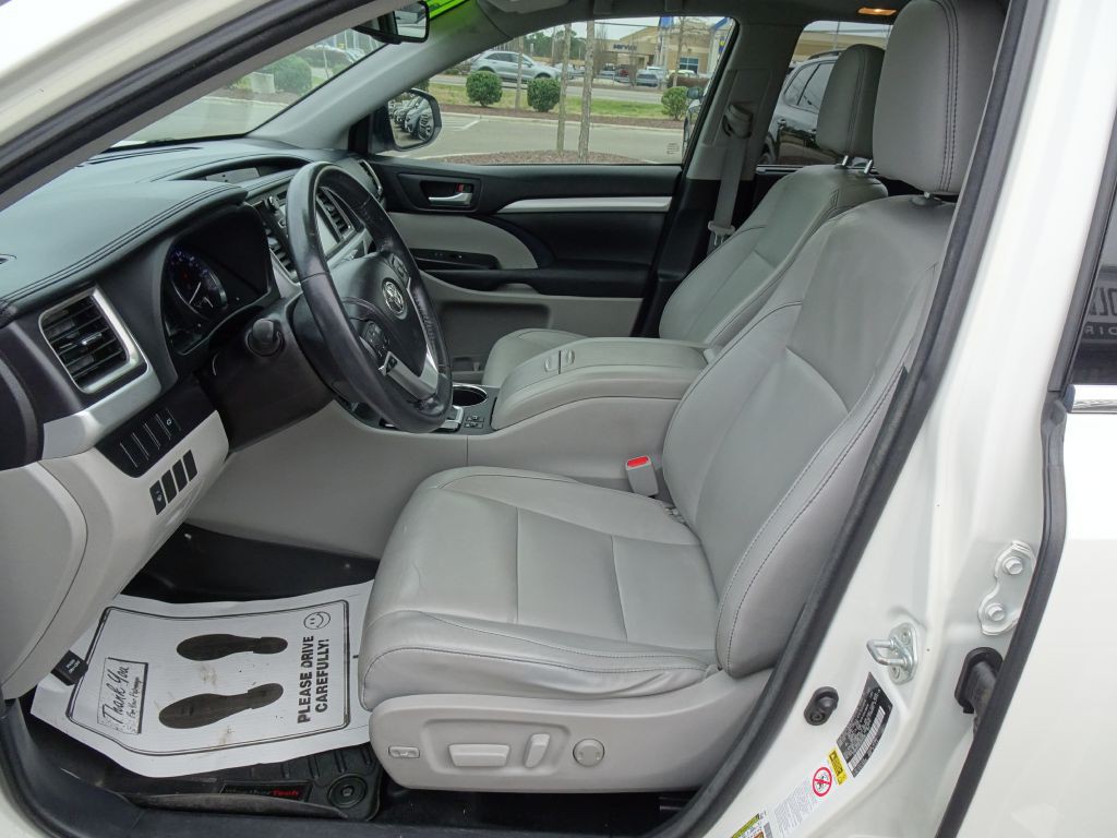 2015 Toyota Highlander Image 9