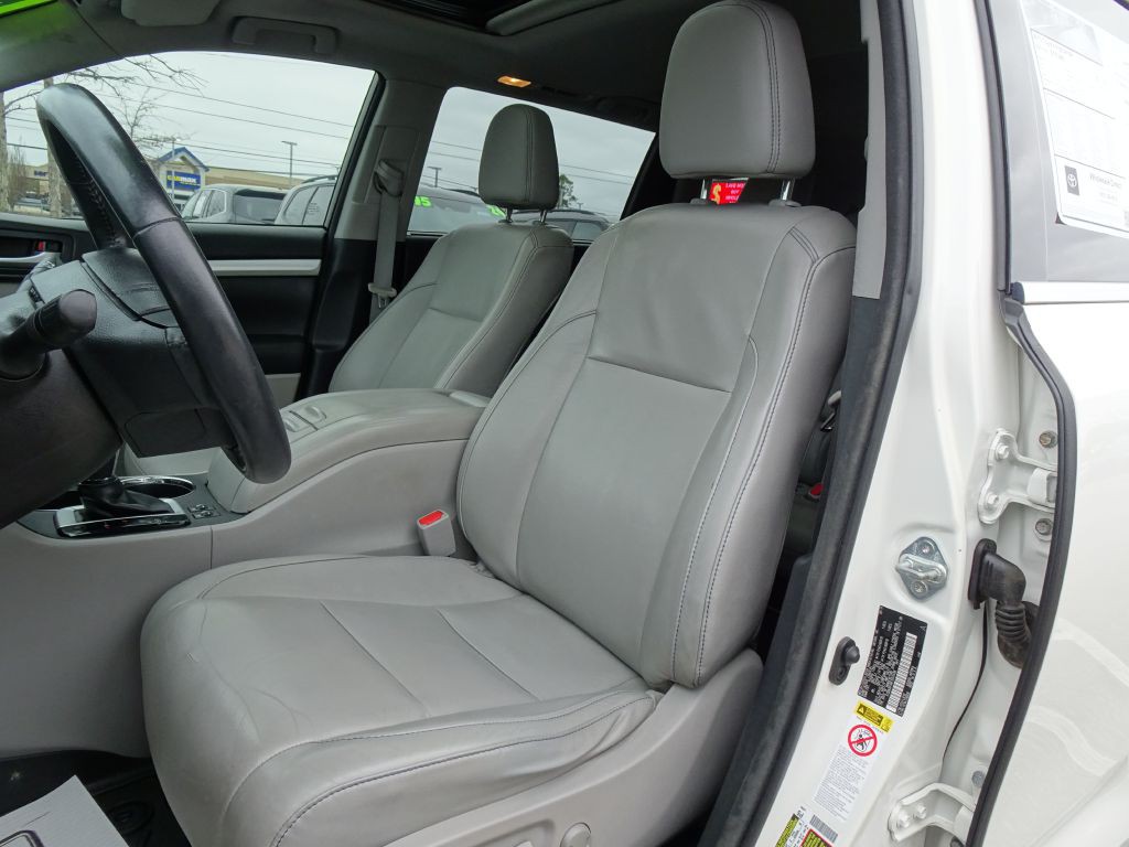 2015 Toyota Highlander Image 10