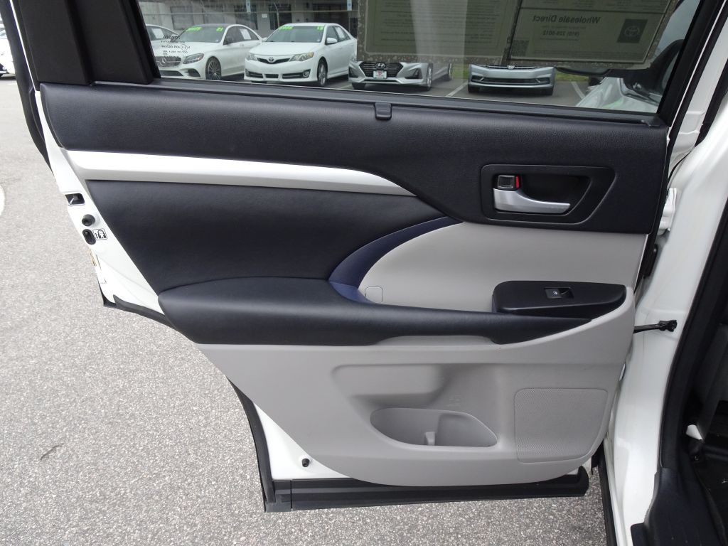 2015 Toyota Highlander Image 14