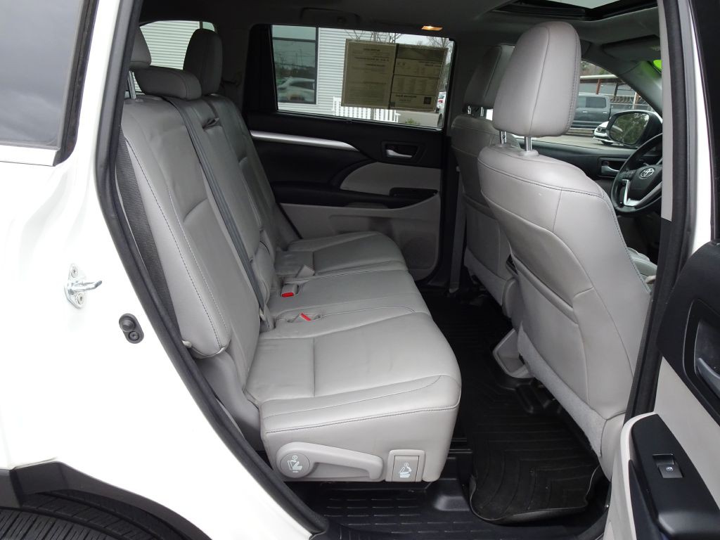 2015 Toyota Highlander Image 18