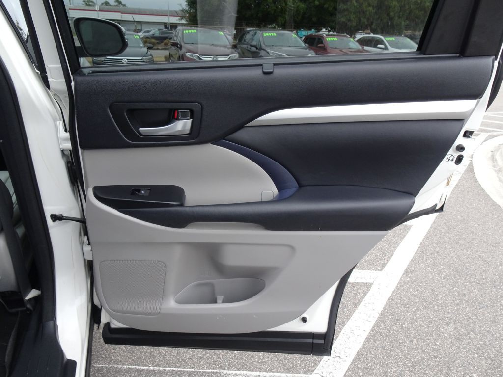 2015 Toyota Highlander Image 19