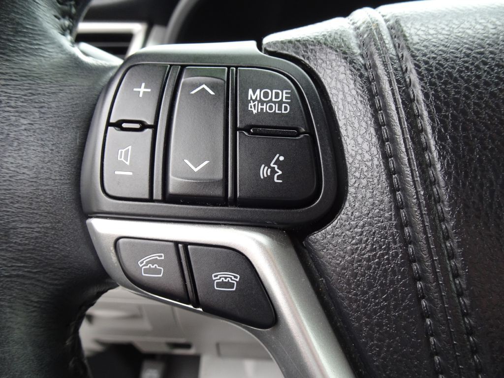 2015 Toyota Highlander Image 28