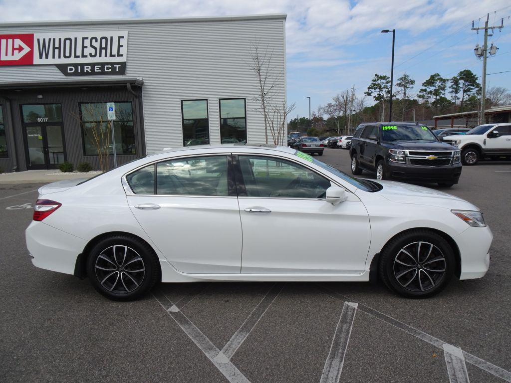 2017 Honda Accord Image 2