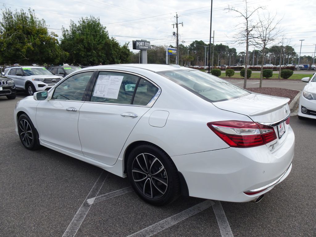 2017 Honda Accord Image 5