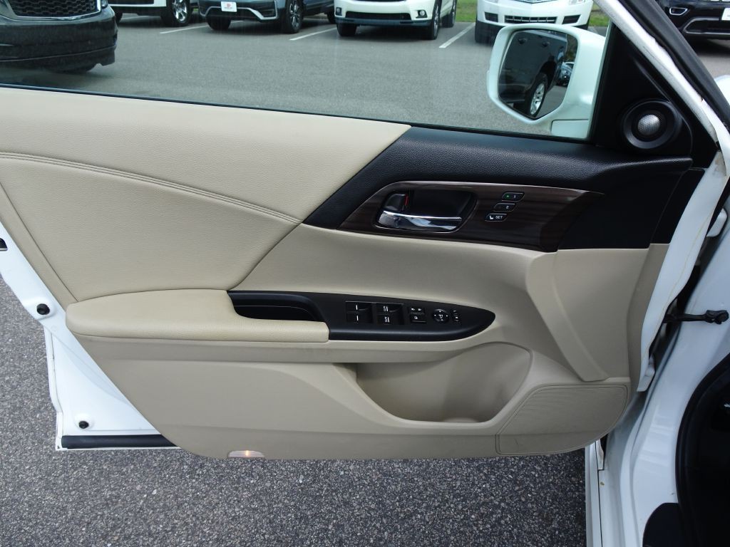 2017 Honda Accord Image 11