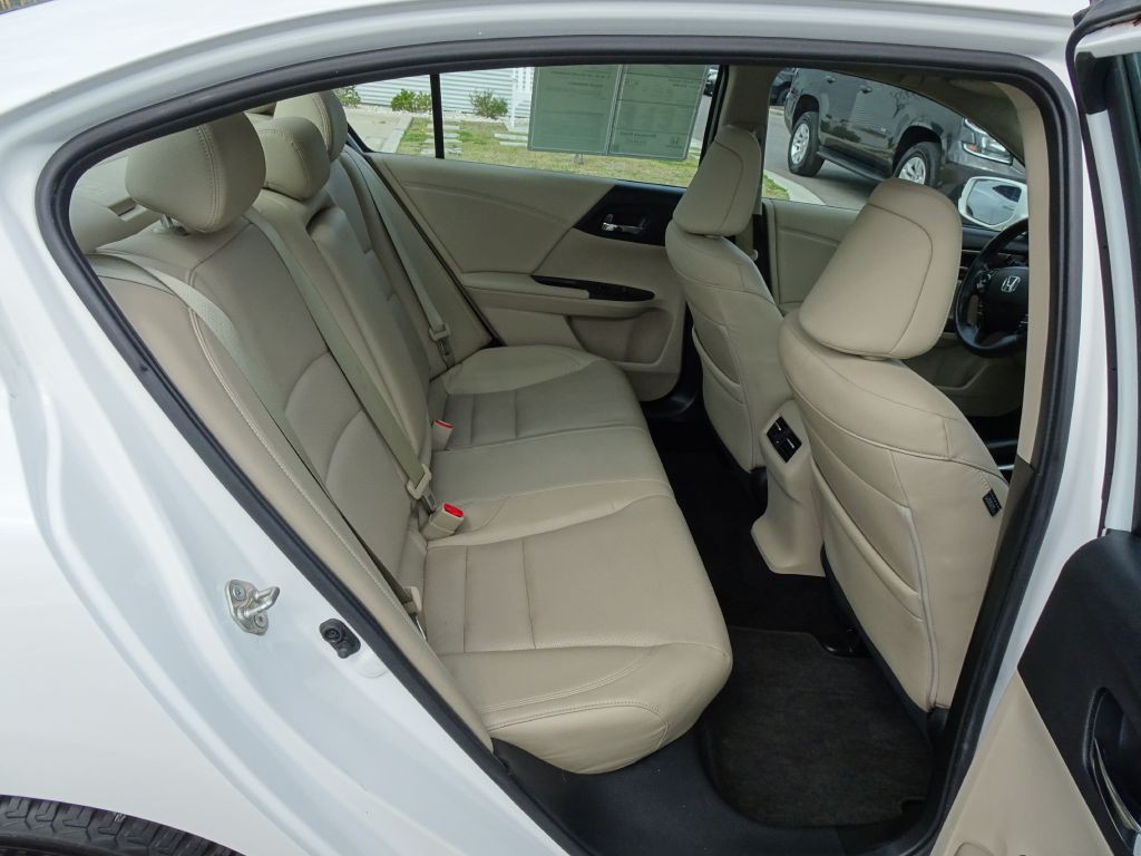 2017 Honda Accord Image 17