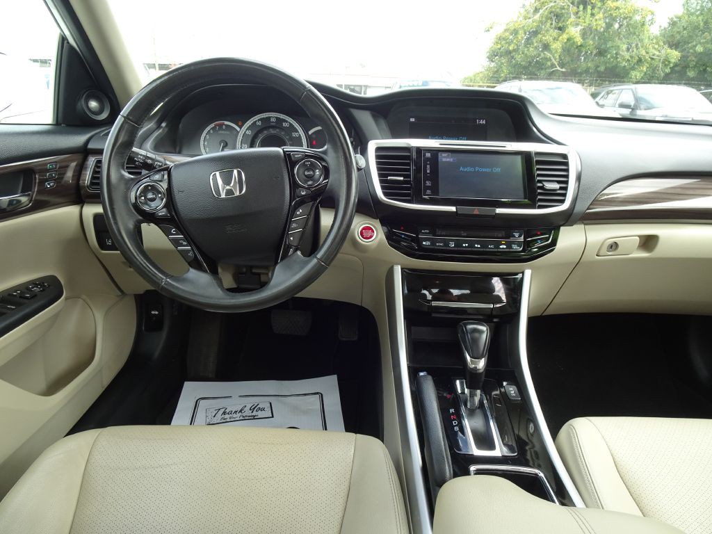 2017 Honda Accord Image 19