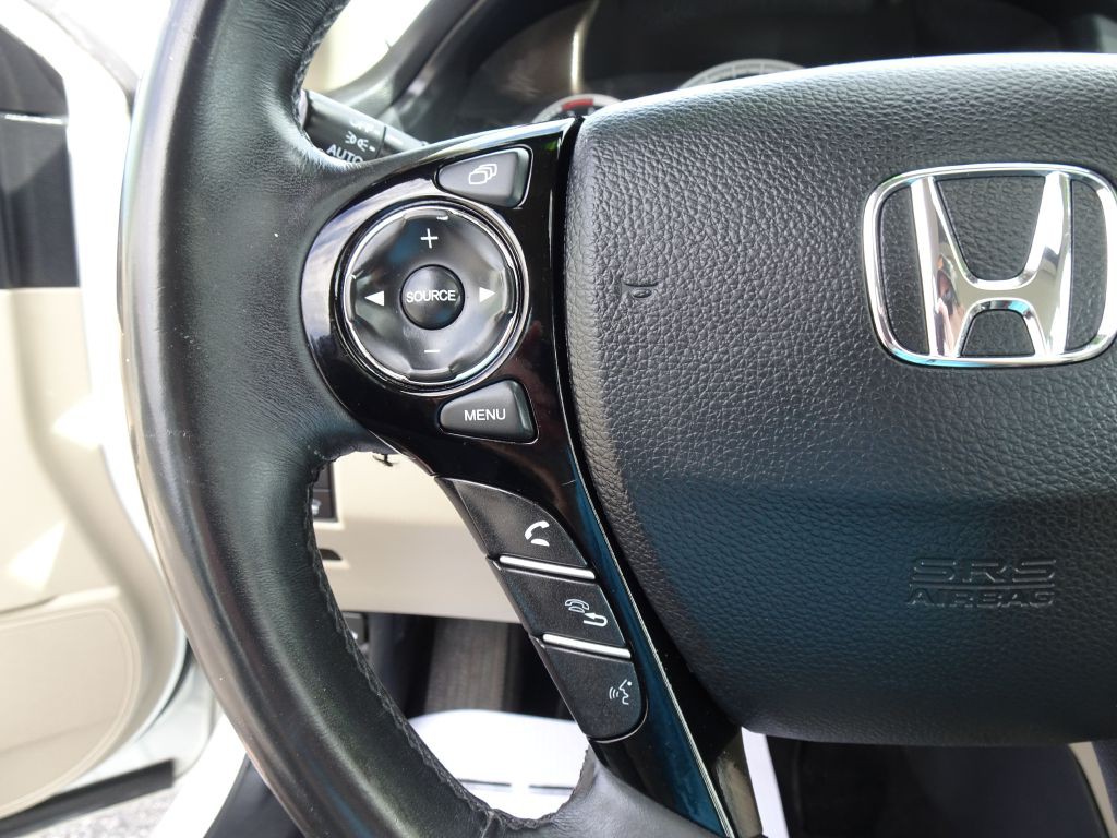 2017 Honda Accord Image 25