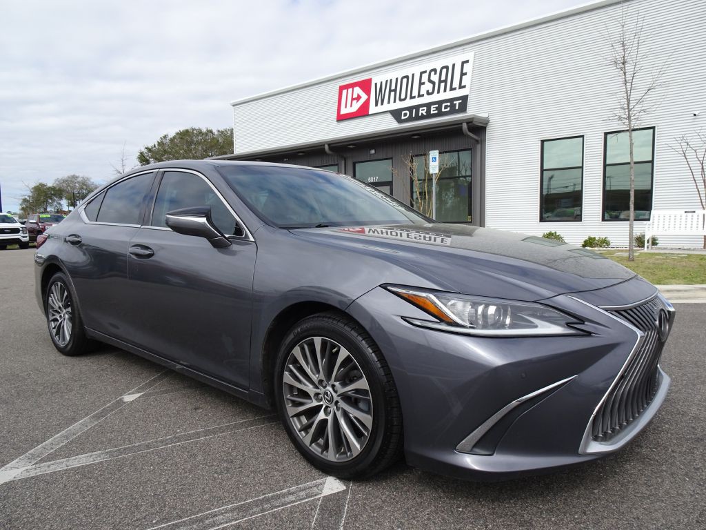 2019 Lexus ES Image 1