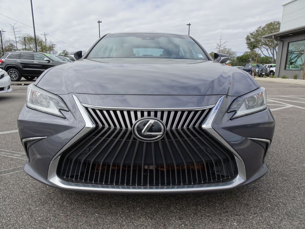2019 Lexus ES Image 8