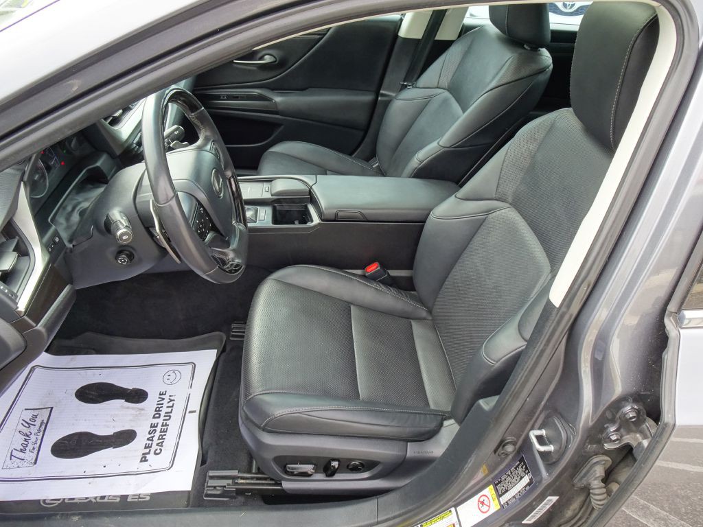 2019 Lexus ES Image 9