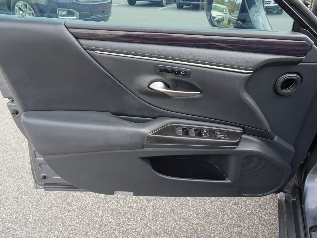 2019 Lexus ES Image 11