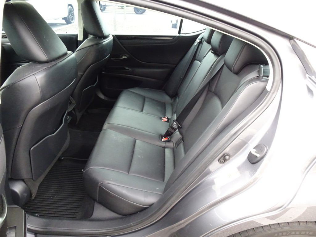 2019 Lexus ES Image 13