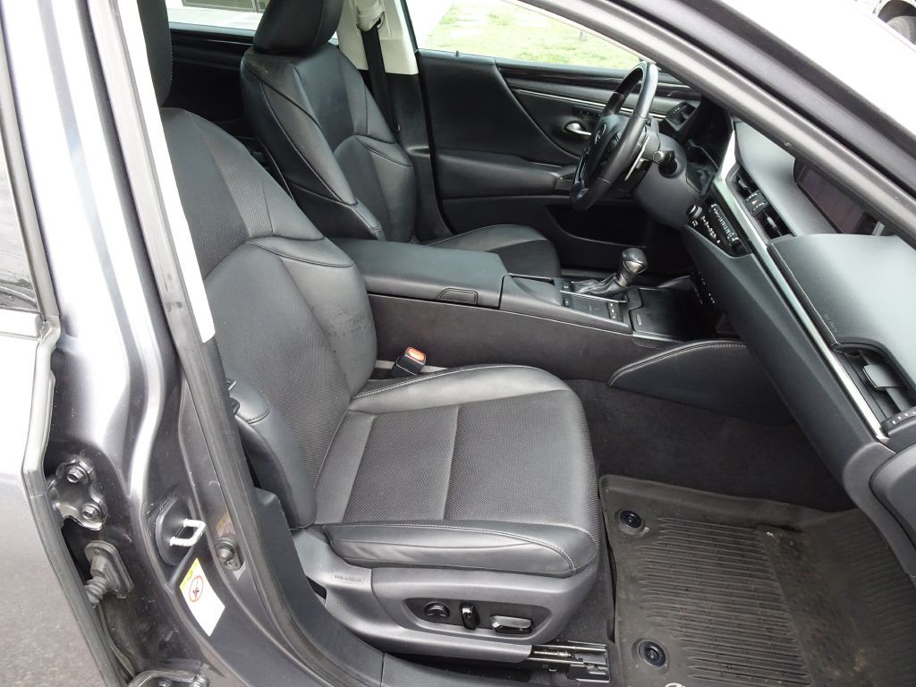 2019 Lexus ES Image 15