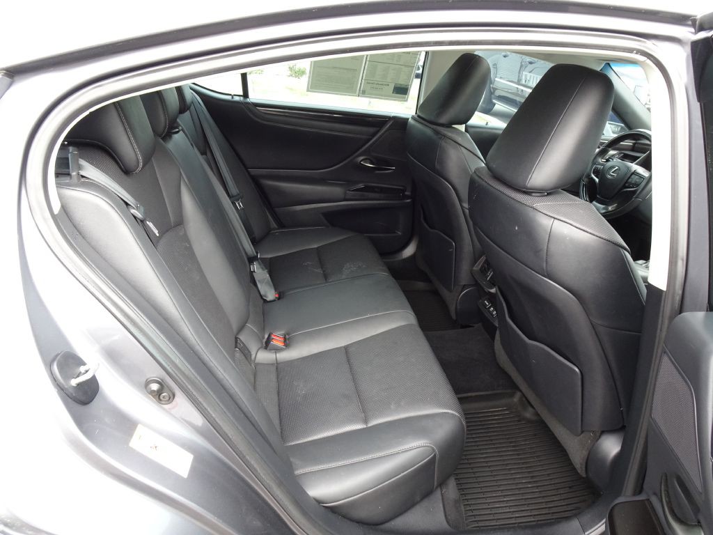 2019 Lexus ES Image 17