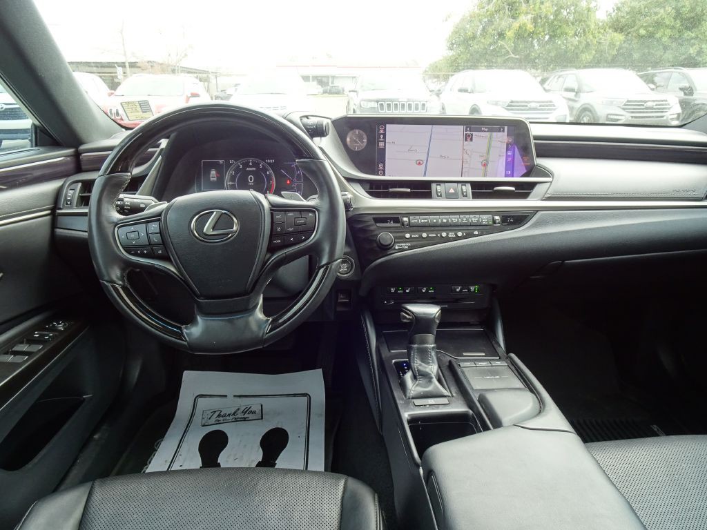 2019 Lexus ES Image 19