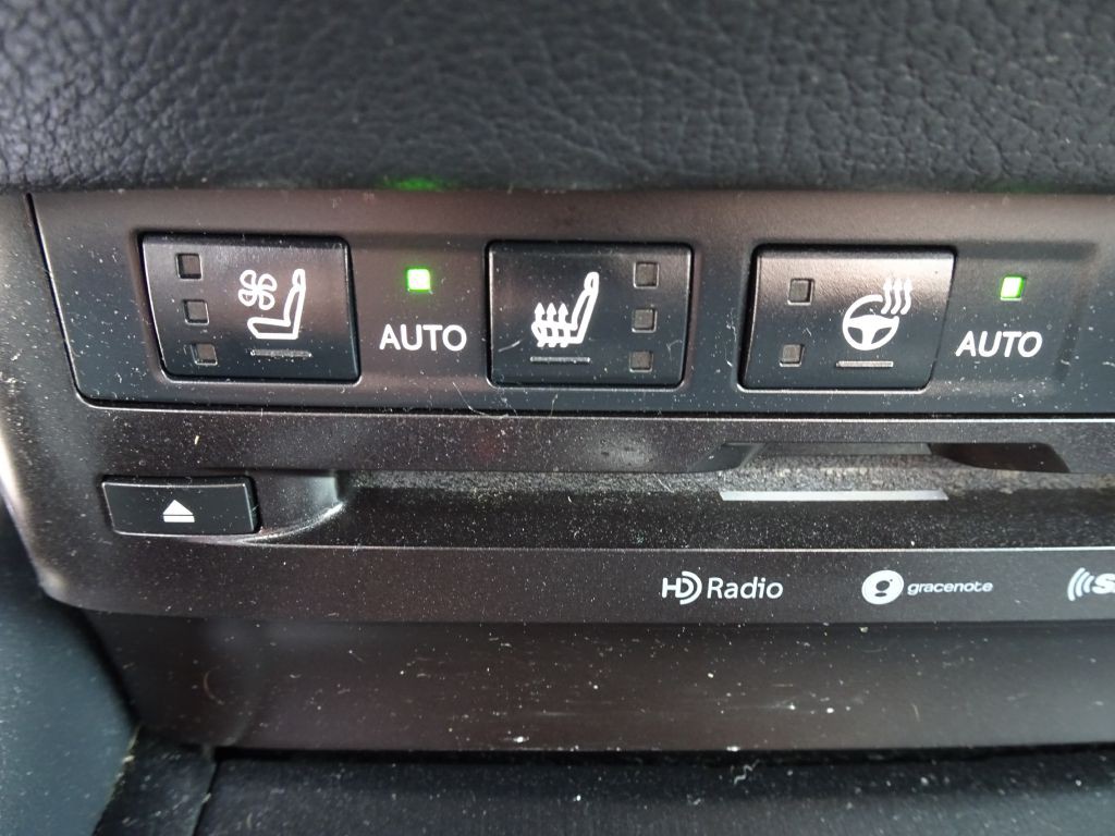 2019 Lexus ES Image 23