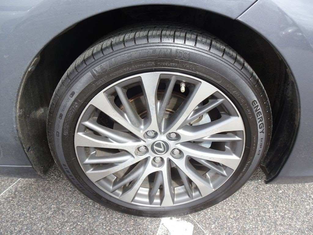 2019 Lexus ES Image 29