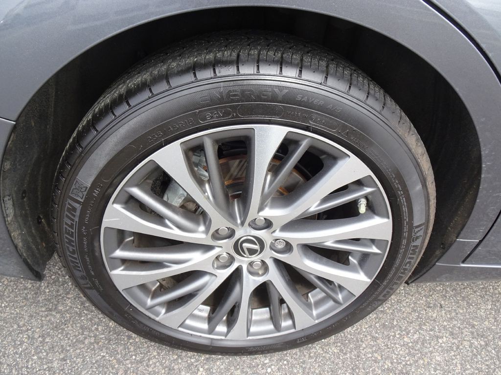 2019 Lexus ES Image 31