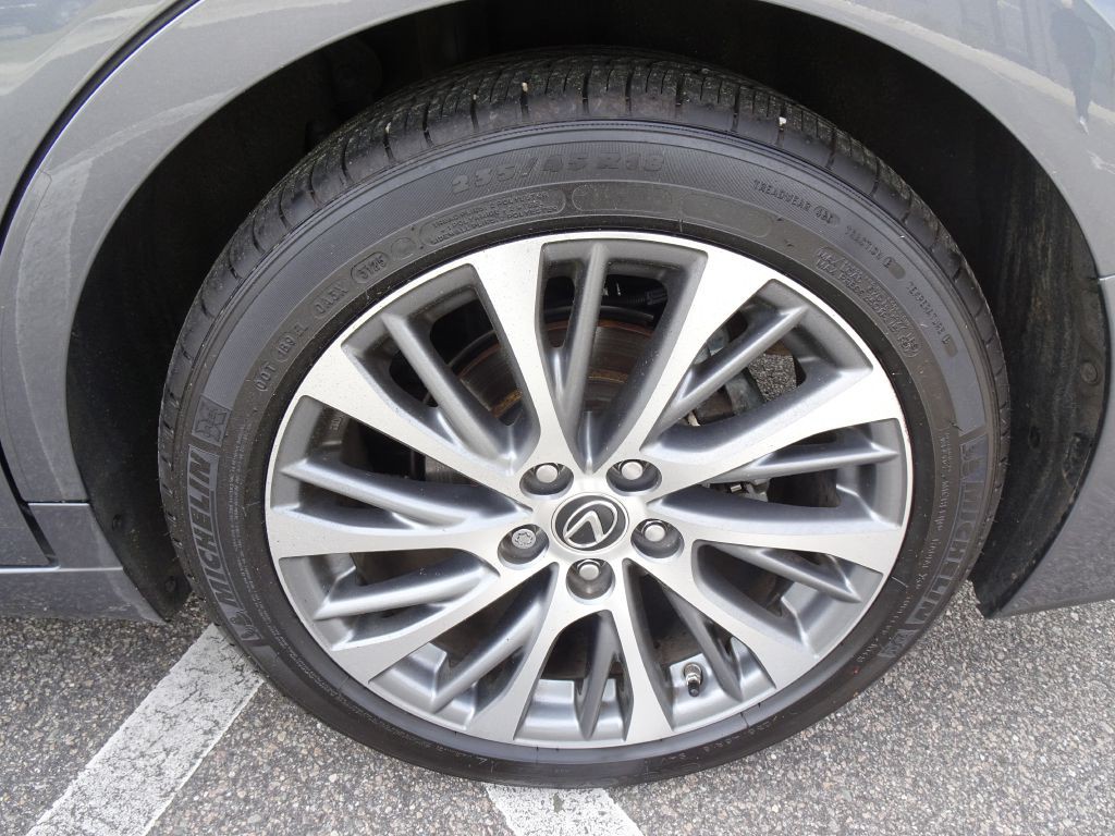 2019 Lexus ES Image 33