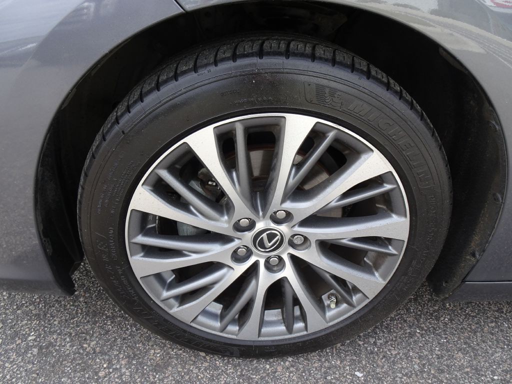 2019 Lexus ES Image 35