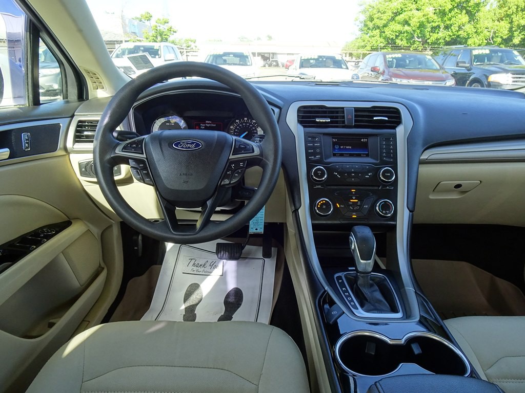 2015 Ford Fusion Image 19