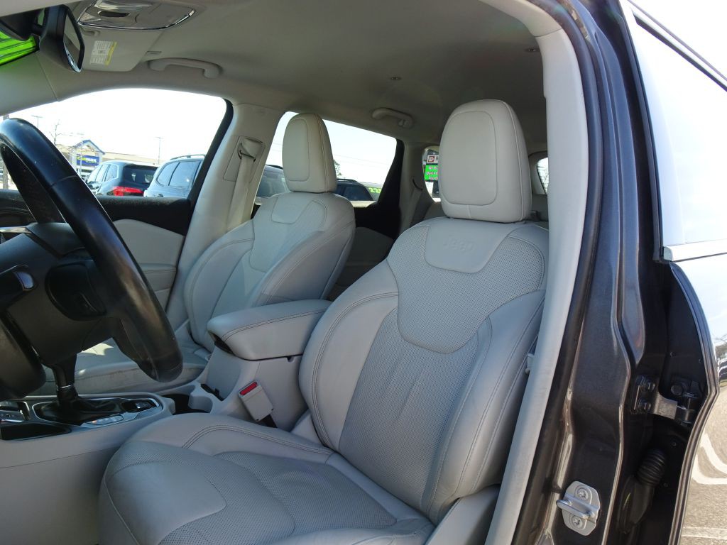 2019 Jeep Cherokee Image 10