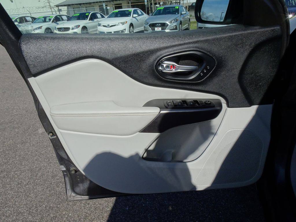 2019 Jeep Cherokee Image 11